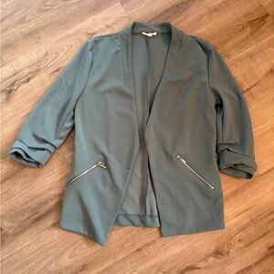 Women's open blazer with zipper pocket